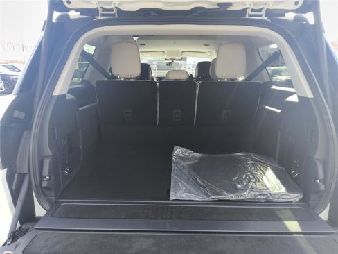 New 2026 Lincoln Navigator L Premier AWD/4WD image 18