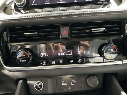 Used 2022 Nissan Rogue SV AWD/4WD image 16