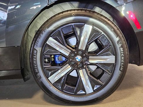 Used 2024 BMW iX xDrive50 w/ Premium Package AWD/4WD image 7