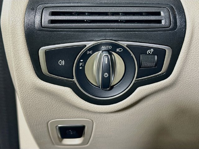 Used 2022 Mercedes-Benz GLC 300 4MATIC image 13