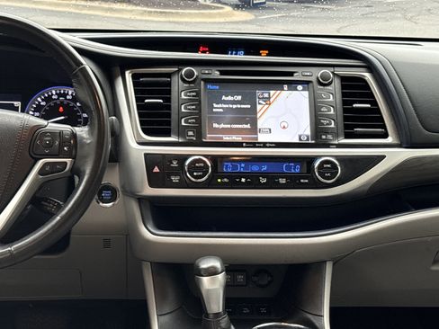 Used 2019 Toyota Highlander Limited Platinum AWD/4WD image 30
