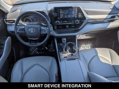 Used 2021 Toyota Highlander XLE AWD/4WD image 24