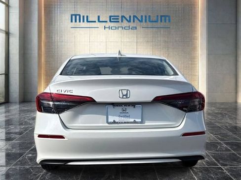 Used 2024 Honda Civic EX image 4