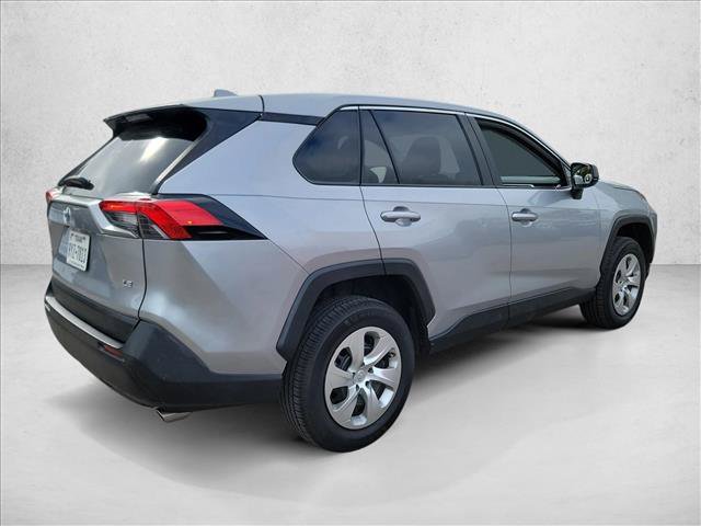 Used 2022 Toyota RAV4 LE FWD image 5