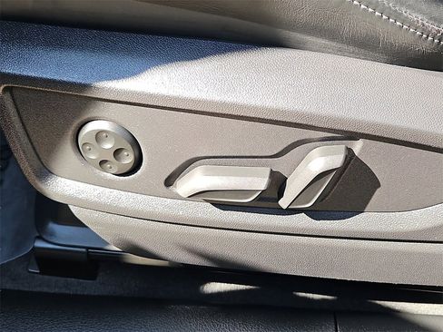 Used 2023 Audi SQ5 Premium Plus w/ Premium Plus Package image 26