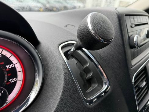 Used 2014 Dodge Grand Caravan SXT image 24