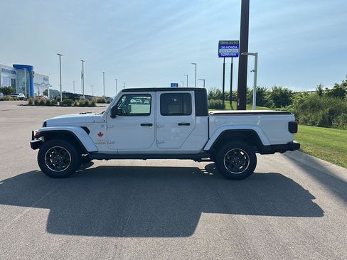 Used 2020 Jeep Gladiator Overland AWD/4WD image 6