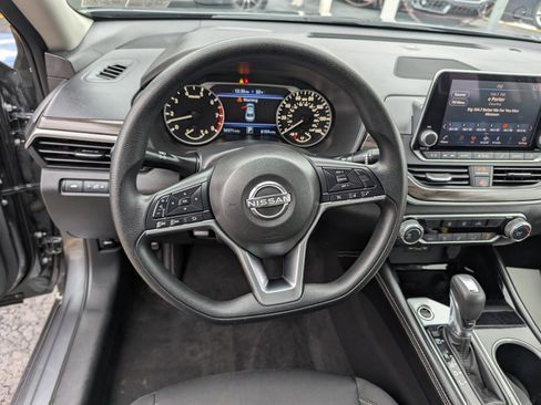 Used 2023 Nissan Altima 2.5 SV image 14