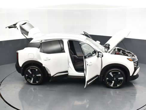 Certified 2025 Nissan Kicks SR image 30