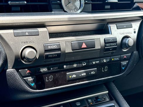 Used 2017 Lexus ES 350 w/ Luxury Package FWD image 21