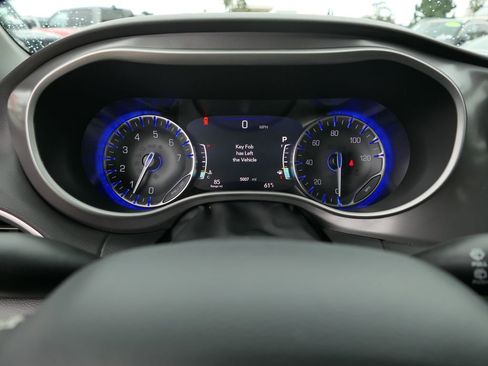 Used 2025 Chrysler Voyager LX image 14