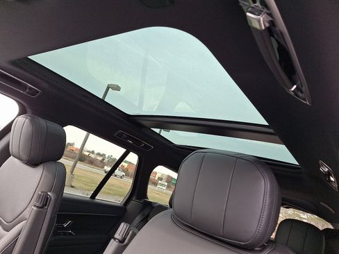 New 2026 Land Rover Range Rover SE image 12