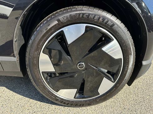 New 2025 Volvo EX30 Plus w/ Protection Package Premier image 9