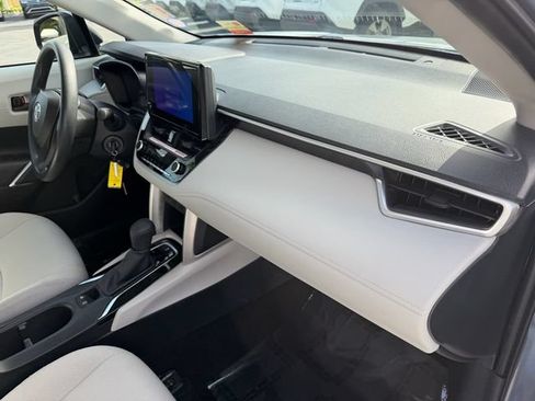 Used 2023 Toyota Corolla Cross L FWD image 17