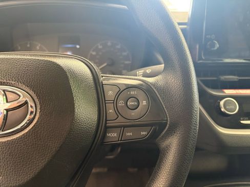 Used 2025 Toyota Corolla LE image 19