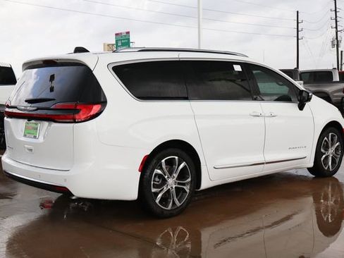 New 2026 Chrysler Pacifica Pinnacle image 6