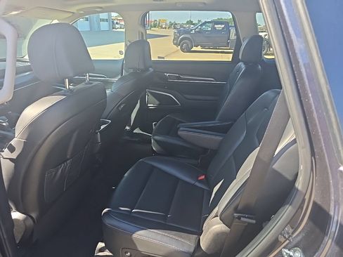 Used 2025 Kia Telluride S AWD/4WD image 11
