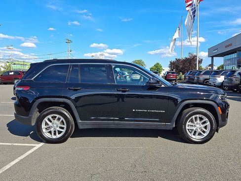 Used 2024 Jeep Grand Cherokee Laredo X AWD/4WD image 32