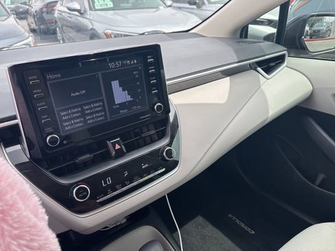 Used 2021 Toyota Corolla LE w/ LE Convenience Package image 4