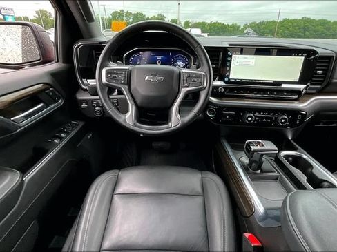 Used 2024 Chevrolet Silverado 1500 LT Trail Boss w/ LT Trail Boss Premium Package AWD/4WD image 9