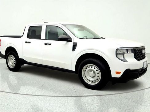 Used 2025 Ford Maverick XL FWD image 3