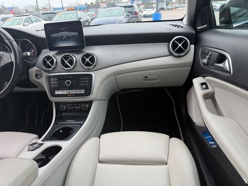 Used 2018 Mercedes-Benz GLA 250 image 24