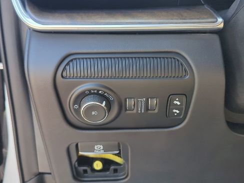 Used 2023 Jeep Grand Wagoneer Series II w/ Premium Group II AWD/4WD image 27