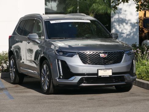 Certified 2025 Cadillac XT6 Premium Luxury FWD image 8