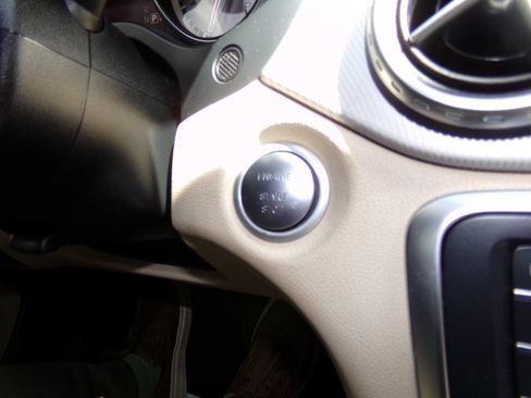 Used 2017 Mercedes-Benz GLA 250 4MATIC image 58