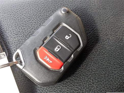 Used 2022 Jeep Wrangler Unlimited Sport image 32