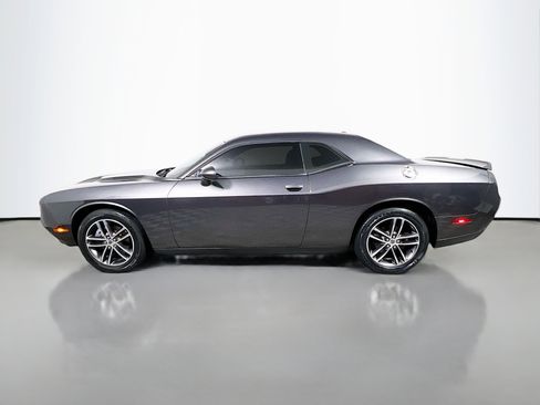 Used 2019 Dodge Challenger SXT image 9