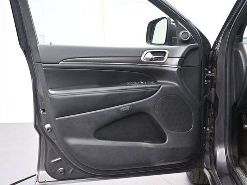 Used 2017 Jeep Grand Cherokee Limited AWD/4WD image 9