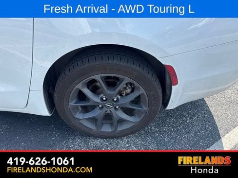 Used 2023 Chrysler Pacifica Touring-L w/ S Appearance Package AWD/4WD image 13
