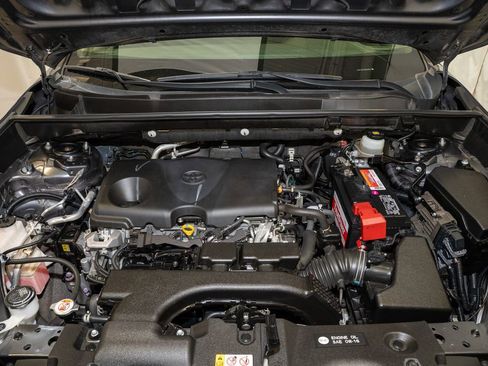 Used 2019 Toyota RAV4 LE image 17