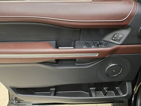 Used 2024 Ford Expedition Max Limited image 34