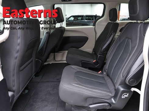 Used 2022 Chrysler Voyager LX FWD image 21
