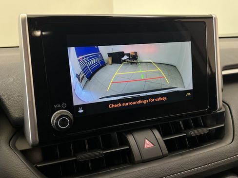 Used 2024 Toyota RAV4 XLE FWD image 18