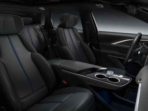 New 2026 Cadillac Lyriq Premium Luxury w/ LPO, Floor Liner Package image 31