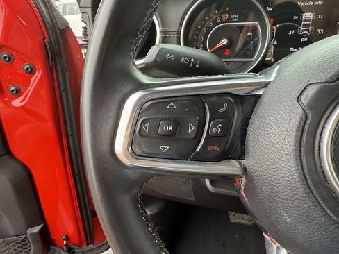 Used 2018 Jeep Wrangler Unlimited Sahara image 13