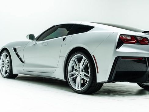 Used 2019 Chevrolet Corvette Stingray Coupe w/ 1LT RWD image 19