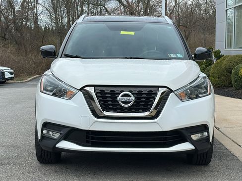 Used 2018 Nissan Kicks SR w/ Premium Package image 3