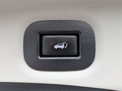 Used 2019 Nissan Rogue SV image 28