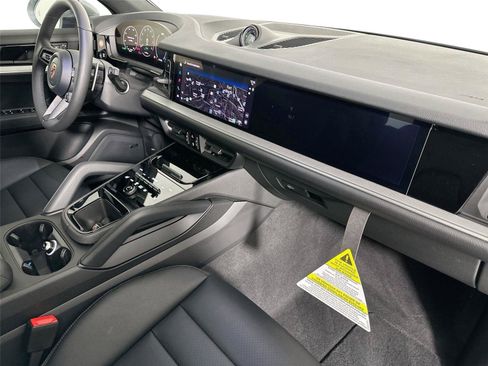 Certified 2026 Porsche Cayenne Coupe AWD/4WD image 29