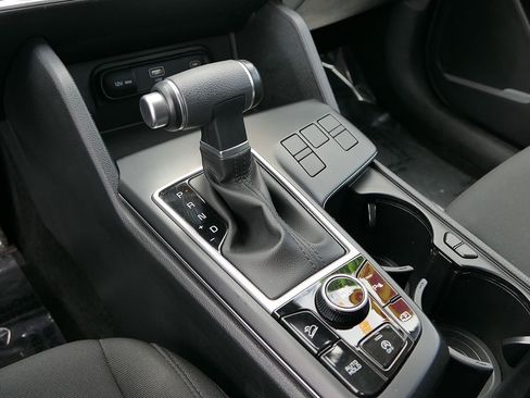 Used 2025 Kia Sportage LX FWD image 26