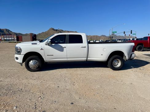 Used 2025 RAM 3500 Laramie AWD/4WD image 2