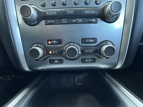 Used 2018 Nissan Pathfinder SL image 25