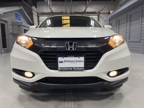 Used 2018 Honda HR-V EX image 2