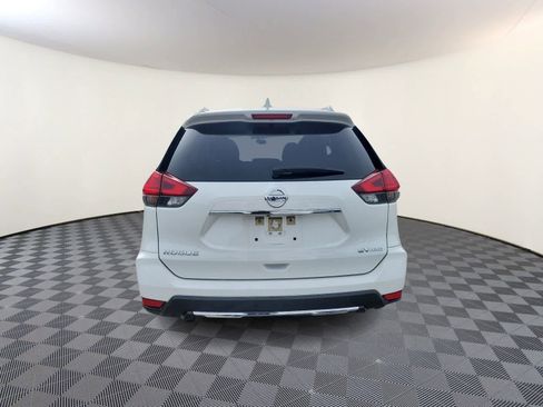 Used 2017 Nissan Rogue SV image 6