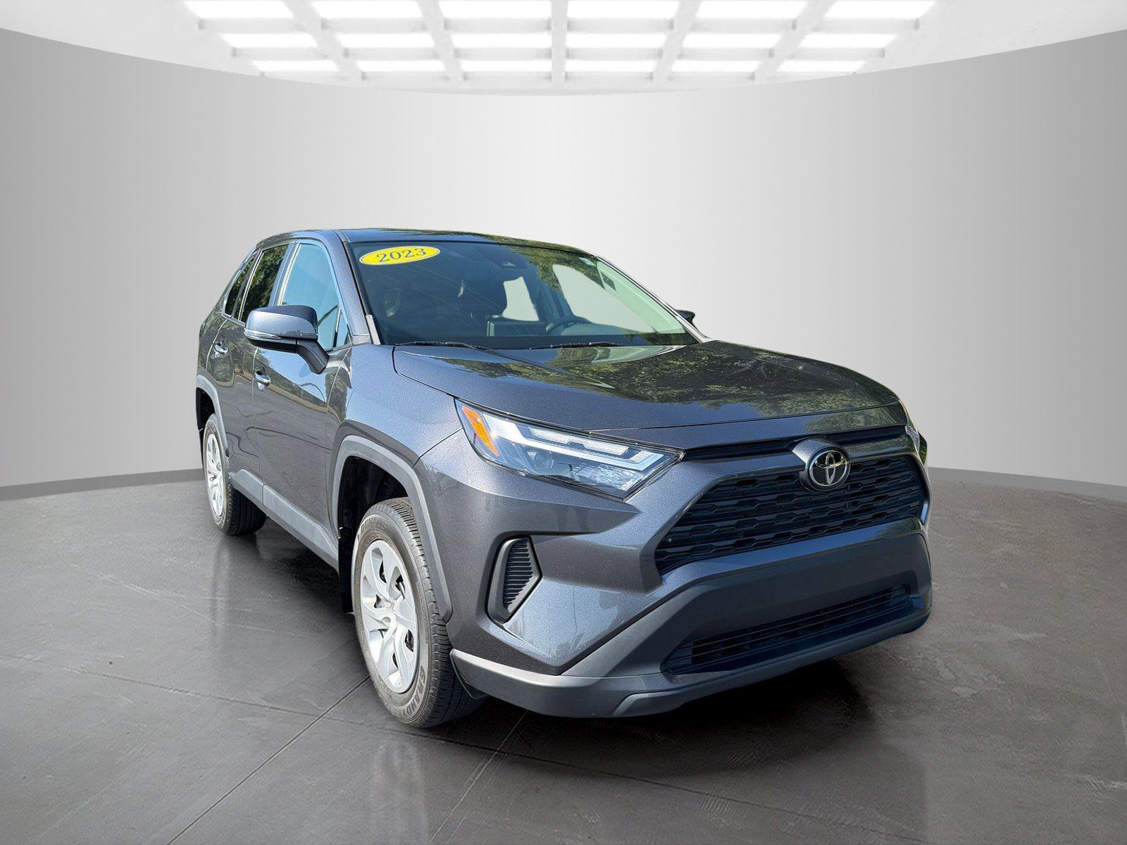 Used 2023 Toyota RAV4 LE FWD image 5