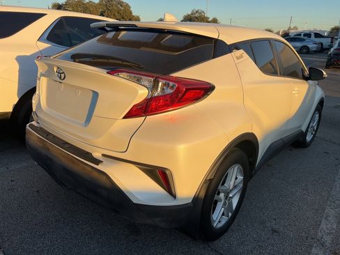 Used 2020 Toyota C-HR LE image 4